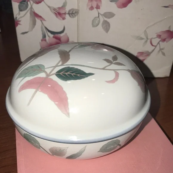 NWT Porcelain covered box-Silk Flowers by Mikasa - Picture 11 of 11
